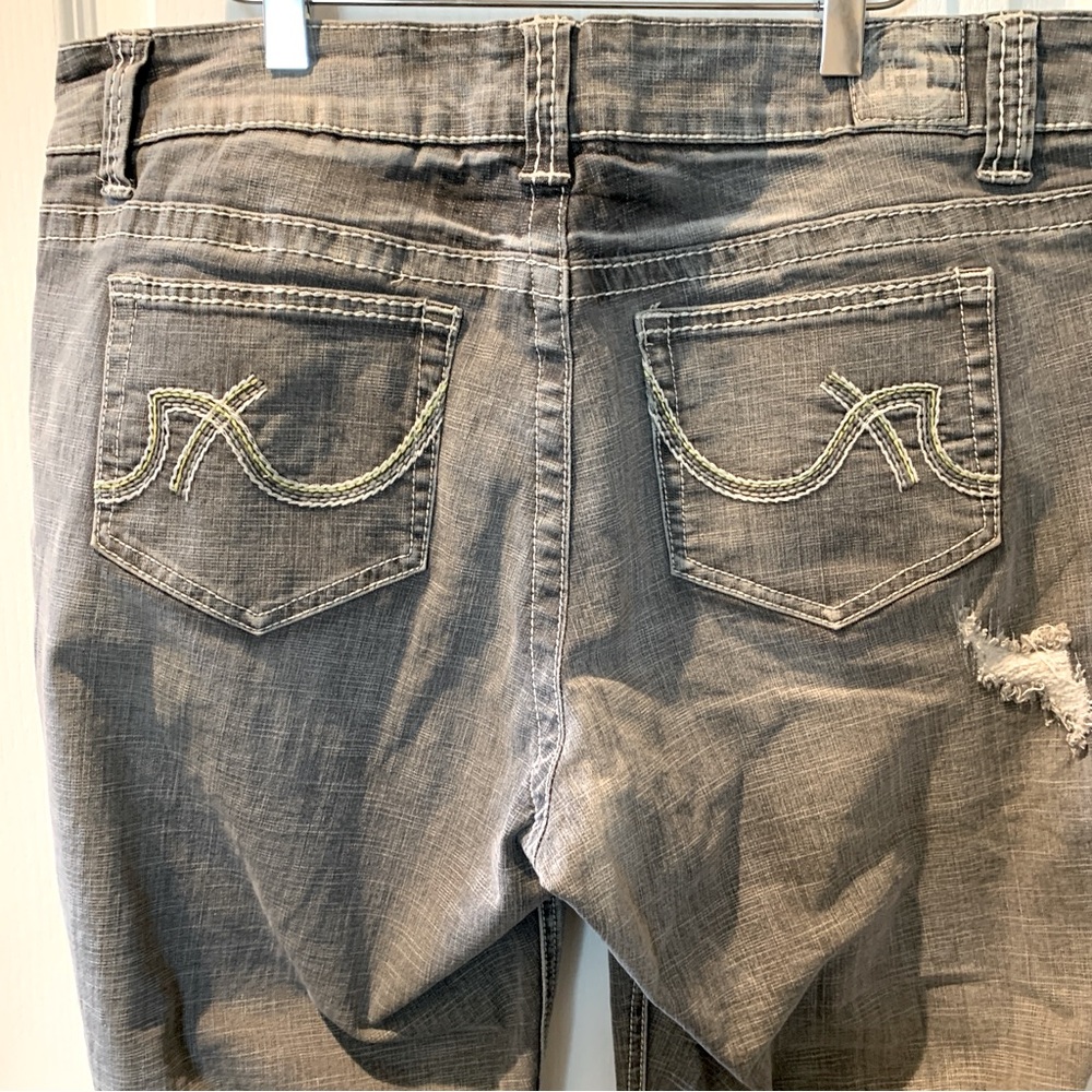 HYDRAULIC Women’s Gray Ankle Cropped Distressed Denim Jeans Size 18W - Picture 10 of 14